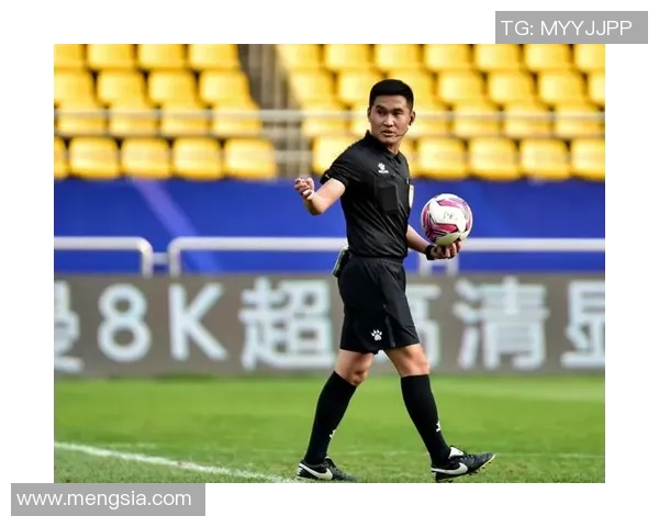 足球二级裁判员的职责与发展路径探讨及其对足球赛事的重要性分析